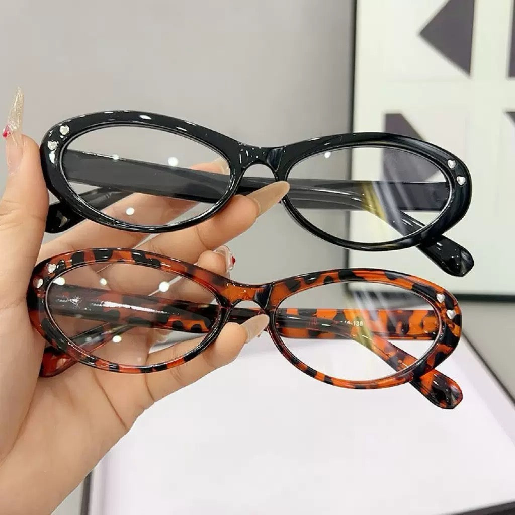 Retro oval glasses