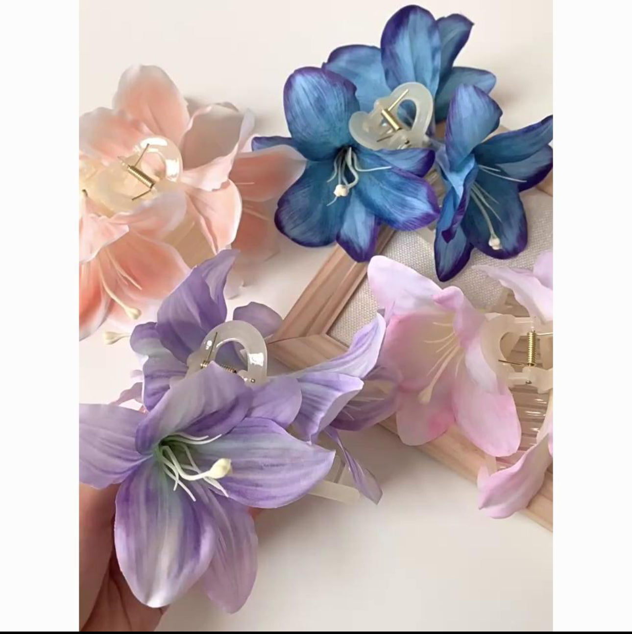 Flower claw clip