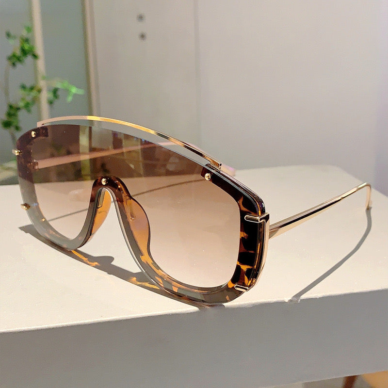 Flat shield sunglasses with gold detail