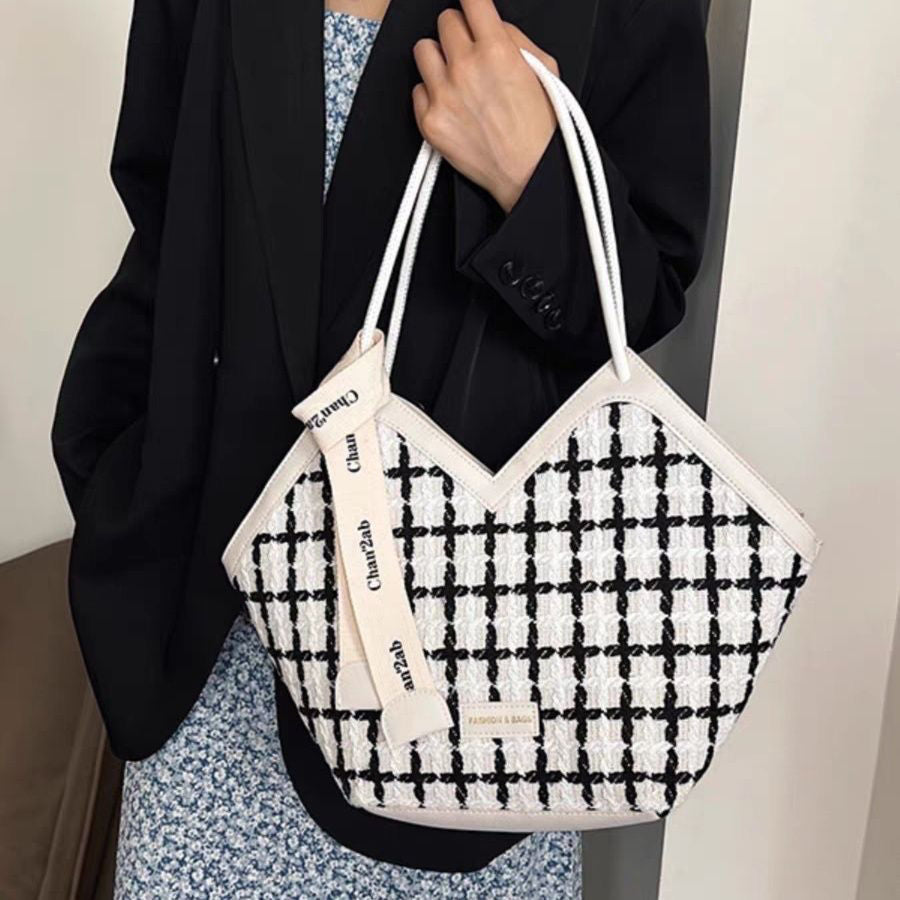 Grid muse tote
