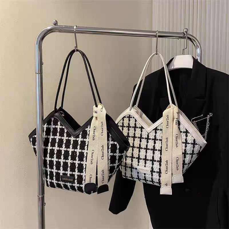 Grid muse tote