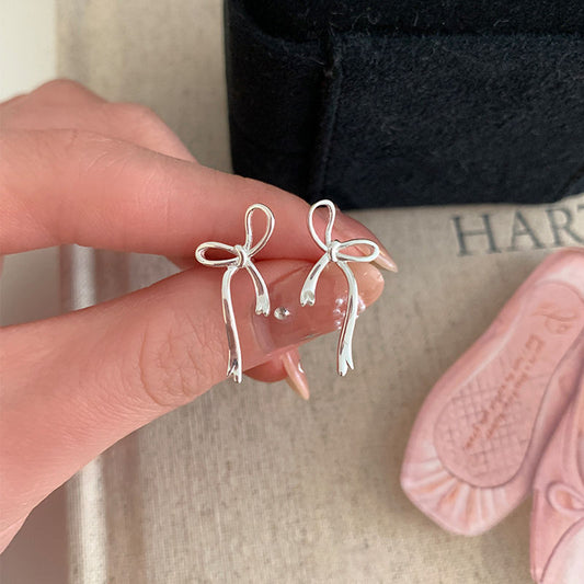 Bow earring