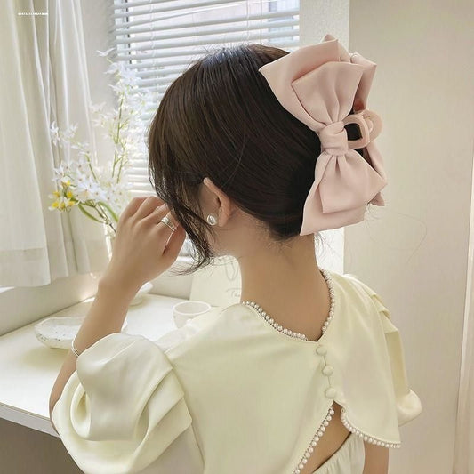 Bow claw clip
